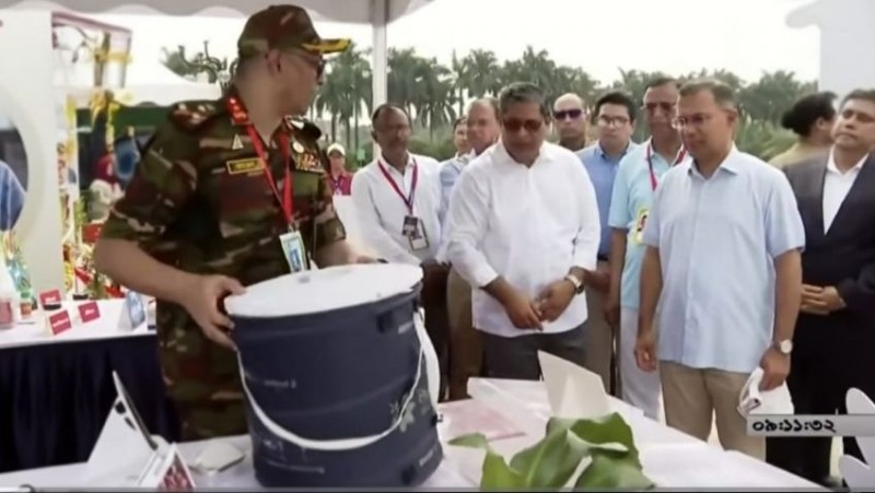 ডেঙ্গু প্রতিরোধ দিবসের স্টল পরিদর্শন প্রধানমন্ত্রীর